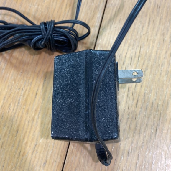 TORO Battery charger use only with Toro model 51556 trimmer part number … - Picture 2 of 3